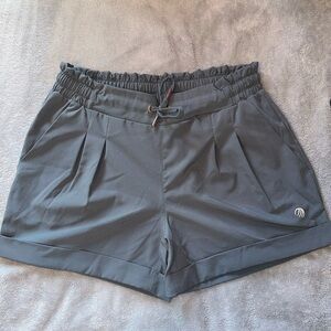 grey shorts with tie and pockets